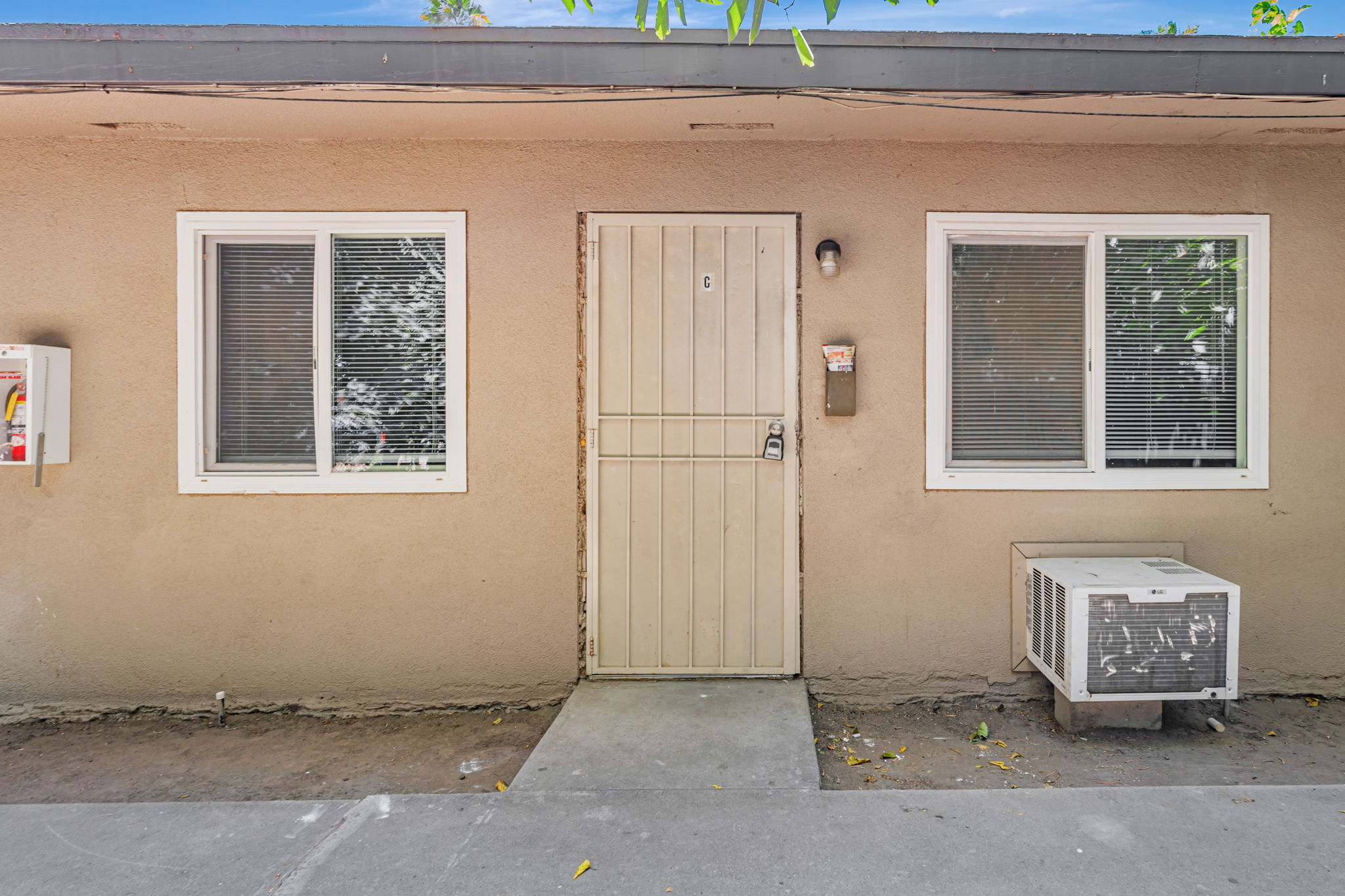 001_360 N Calaveras St