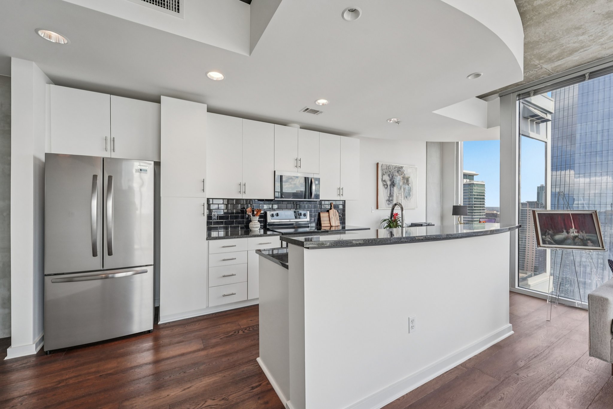 Nueces St 3701-S0710-012.jpg
