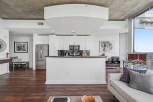 Nueces St 3701-S0710-011.jpg