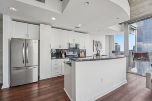 Nueces St 3701-S0710-012.jpg