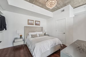 Nueces St 3701-S0710-019.jpg