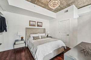 Nueces St 3701-S1410-001r