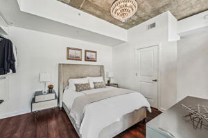 Nueces St 3701-S1410-001rrr