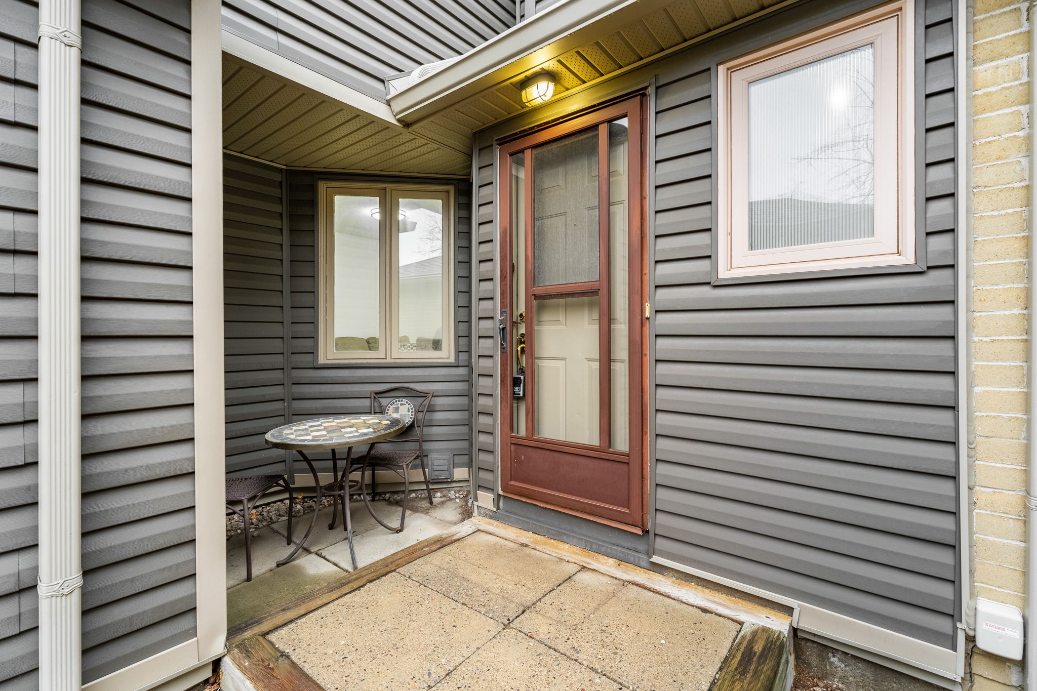 Front Porch/Entrance