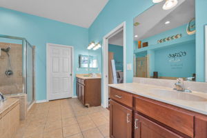 First Floor Primary Bathroom1c
