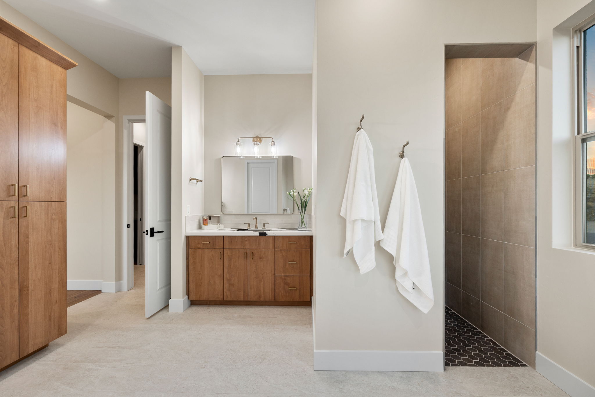 Primary Bathroom (6)