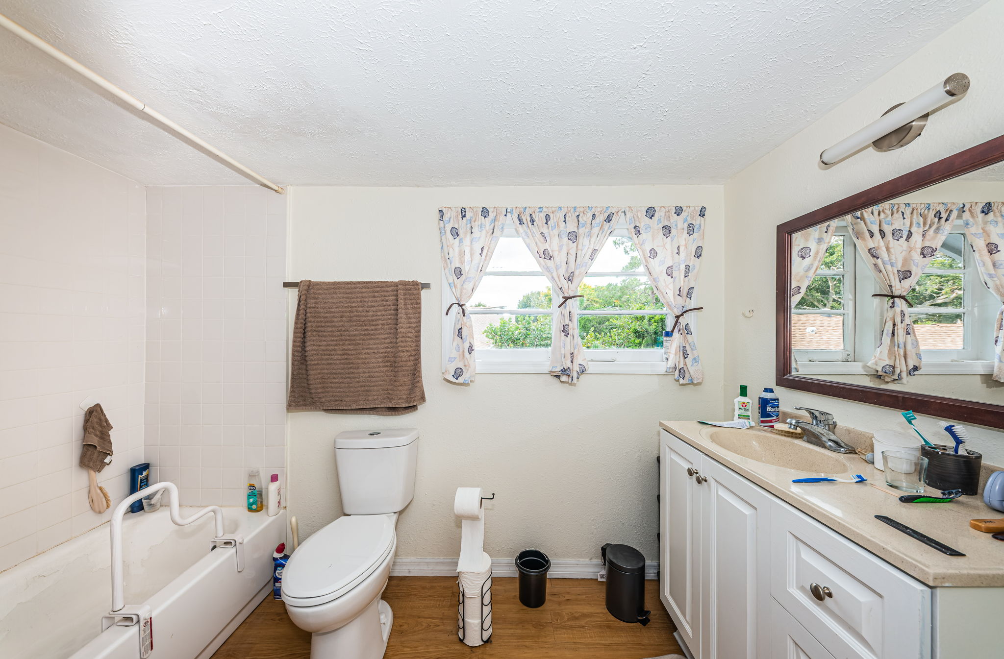 Apartment Bathroom 1