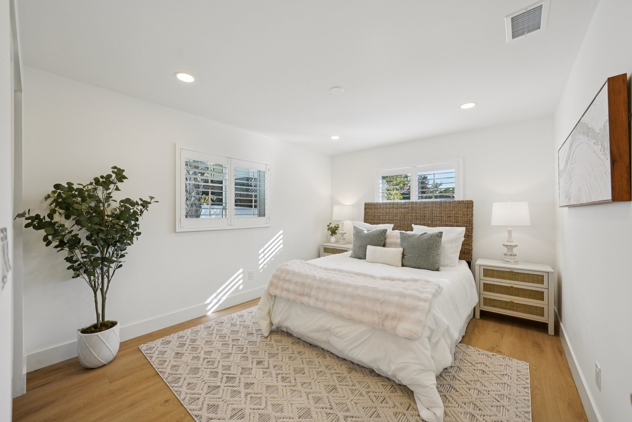 W San Pedro St-L2212-040.jpg