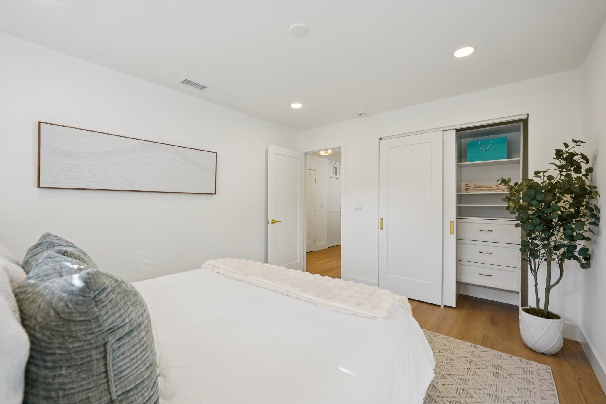 W San Pedro St-L2212-042.jpg