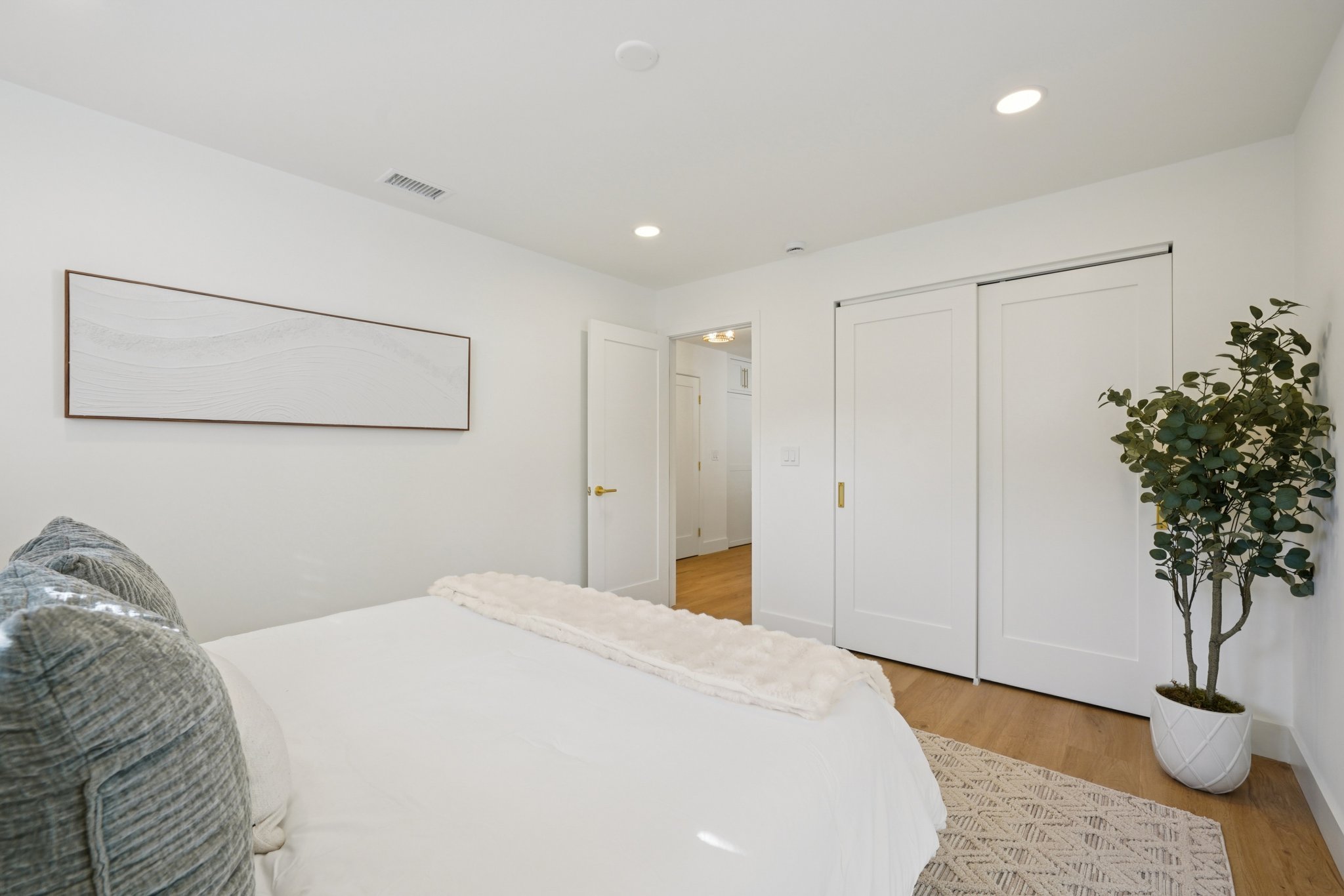 W San Pedro St-L2212-043.jpg