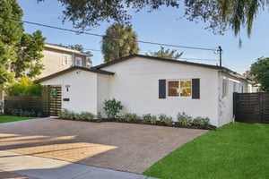 W San Pedro St-L2212-005.jpg