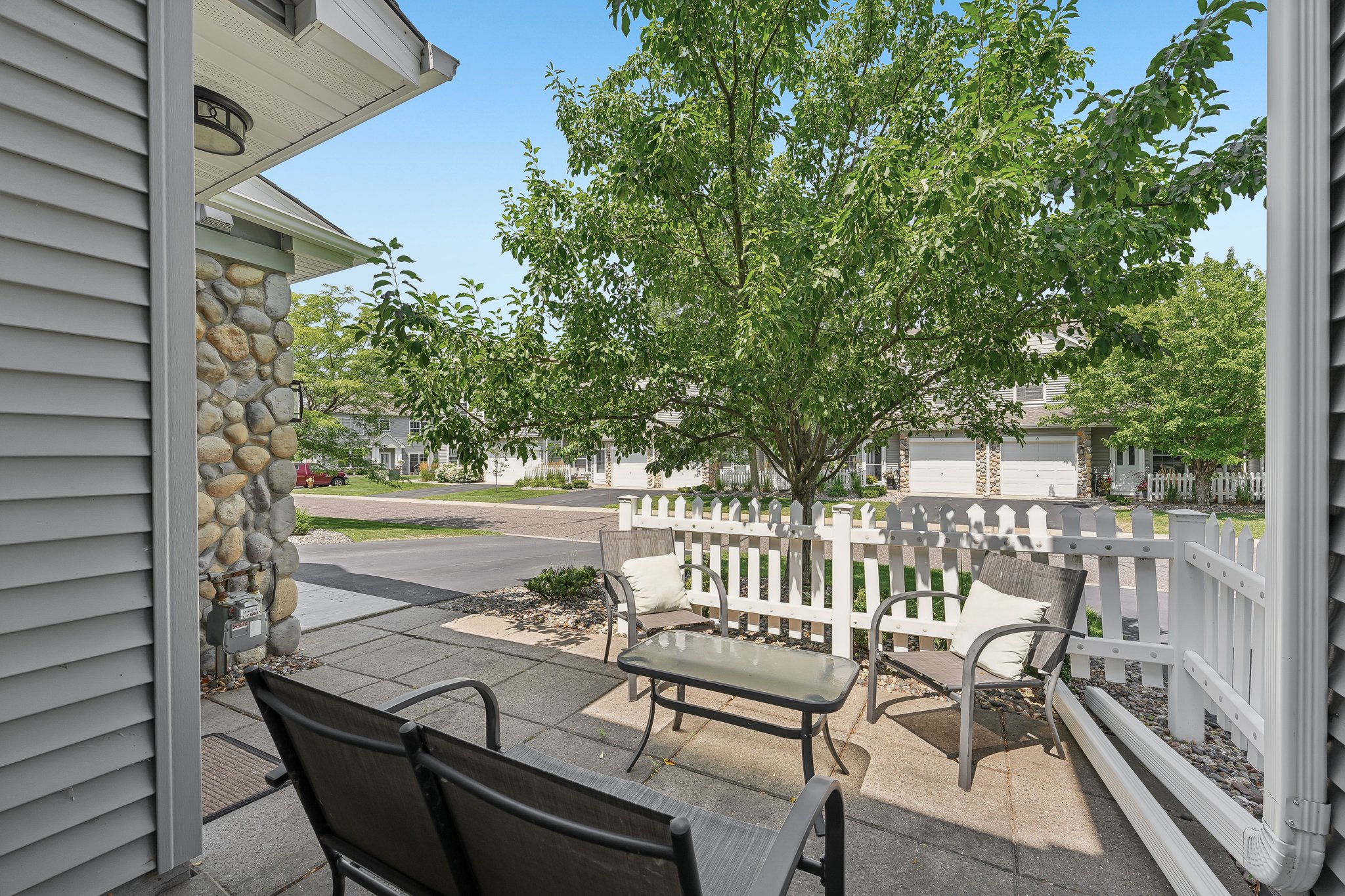 Lawndale Ln N 17-S2407-006.jpg