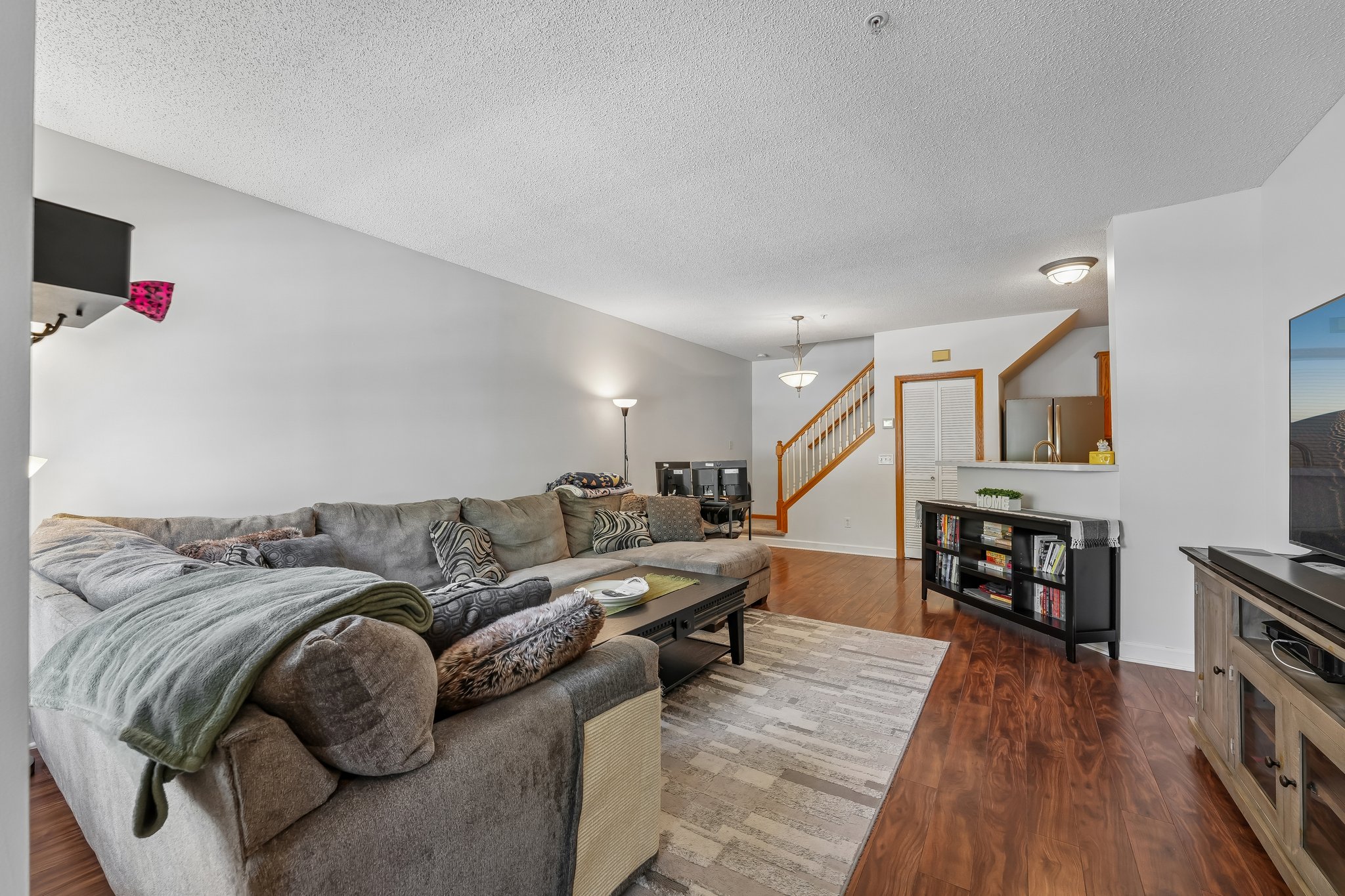 Lawndale Ln N 17-S2407-009.jpg