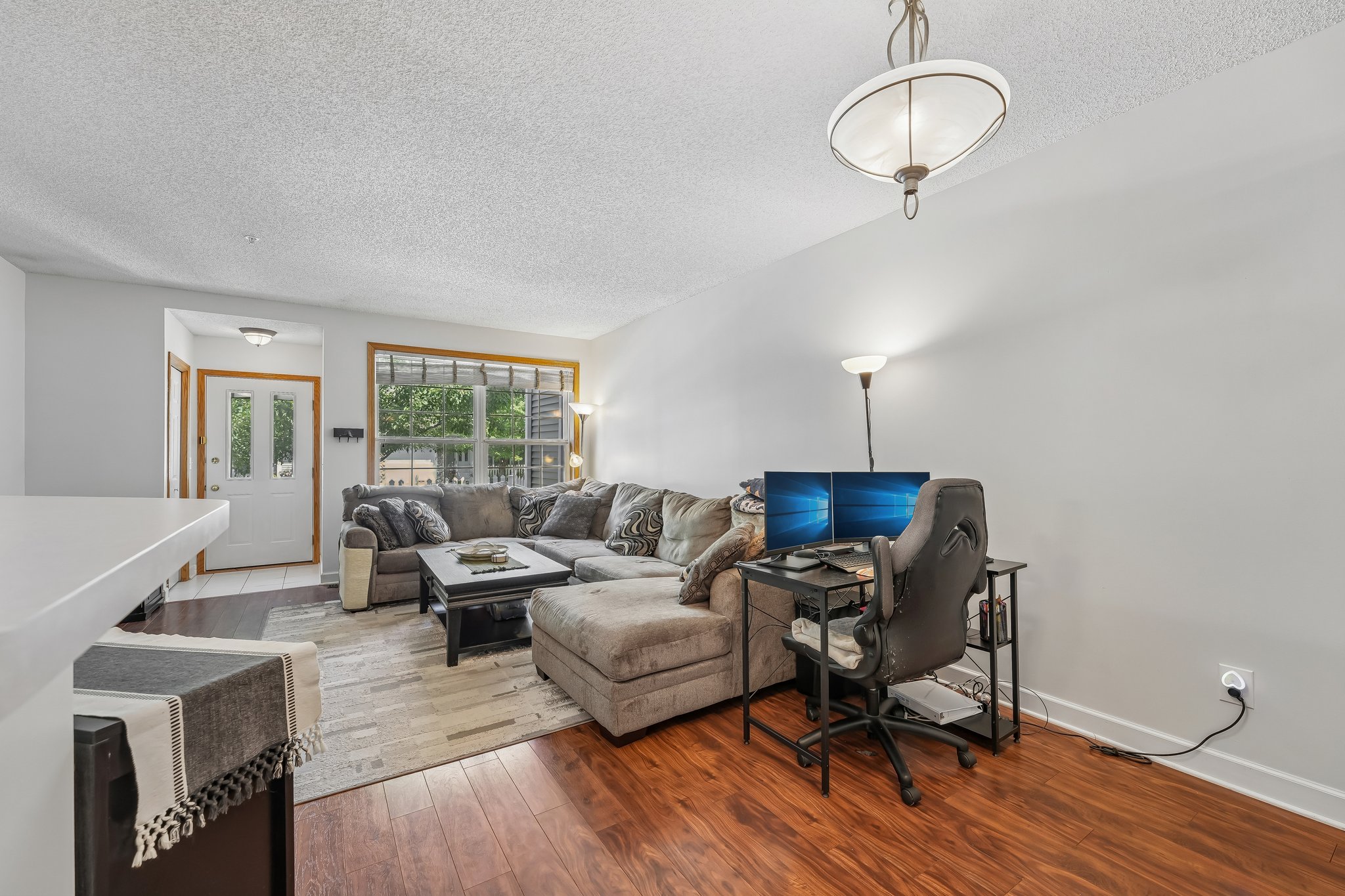 Lawndale Ln N 17-S2407-011.jpg