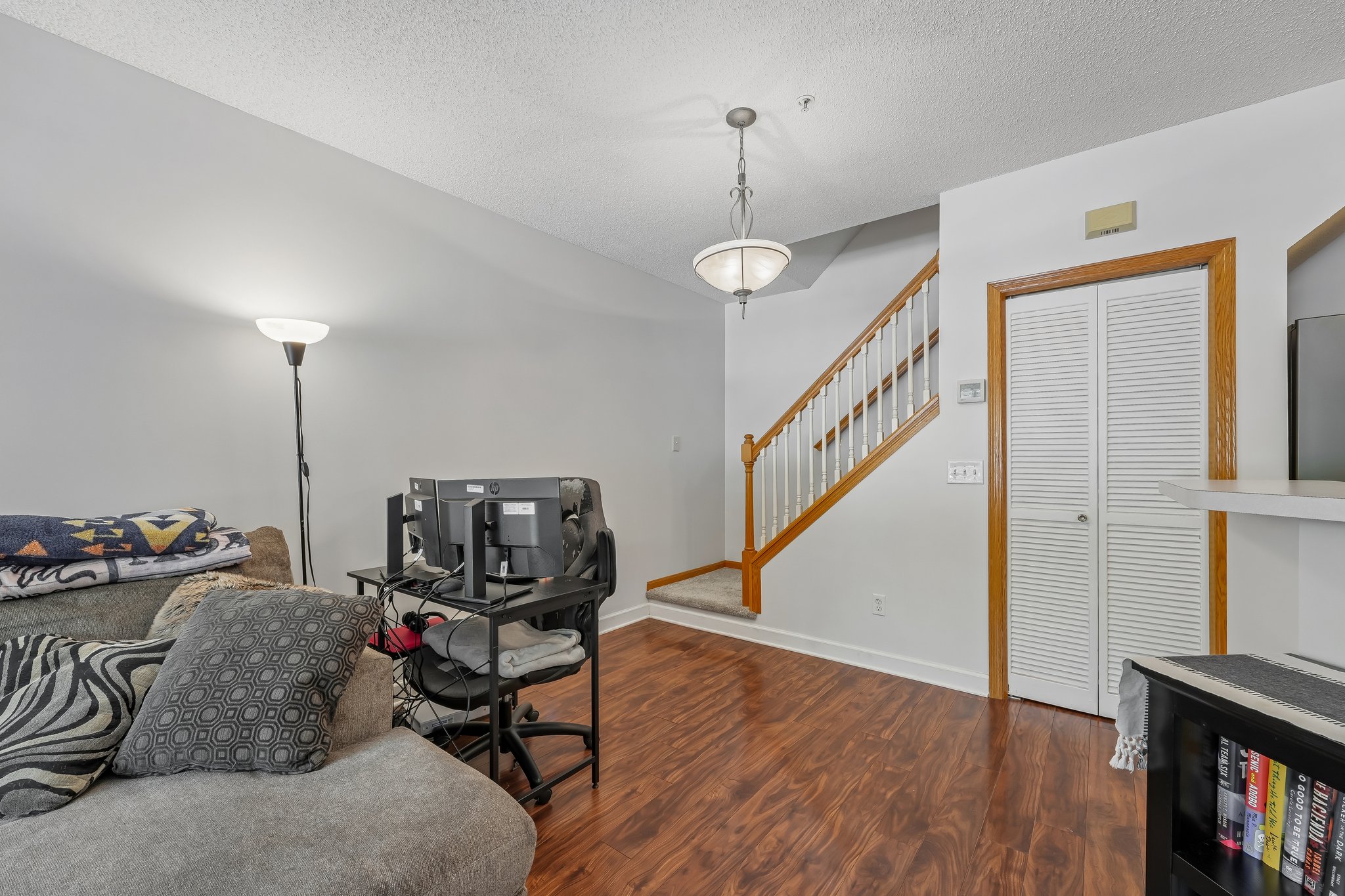 Lawndale Ln N 17-S2407-012.jpg