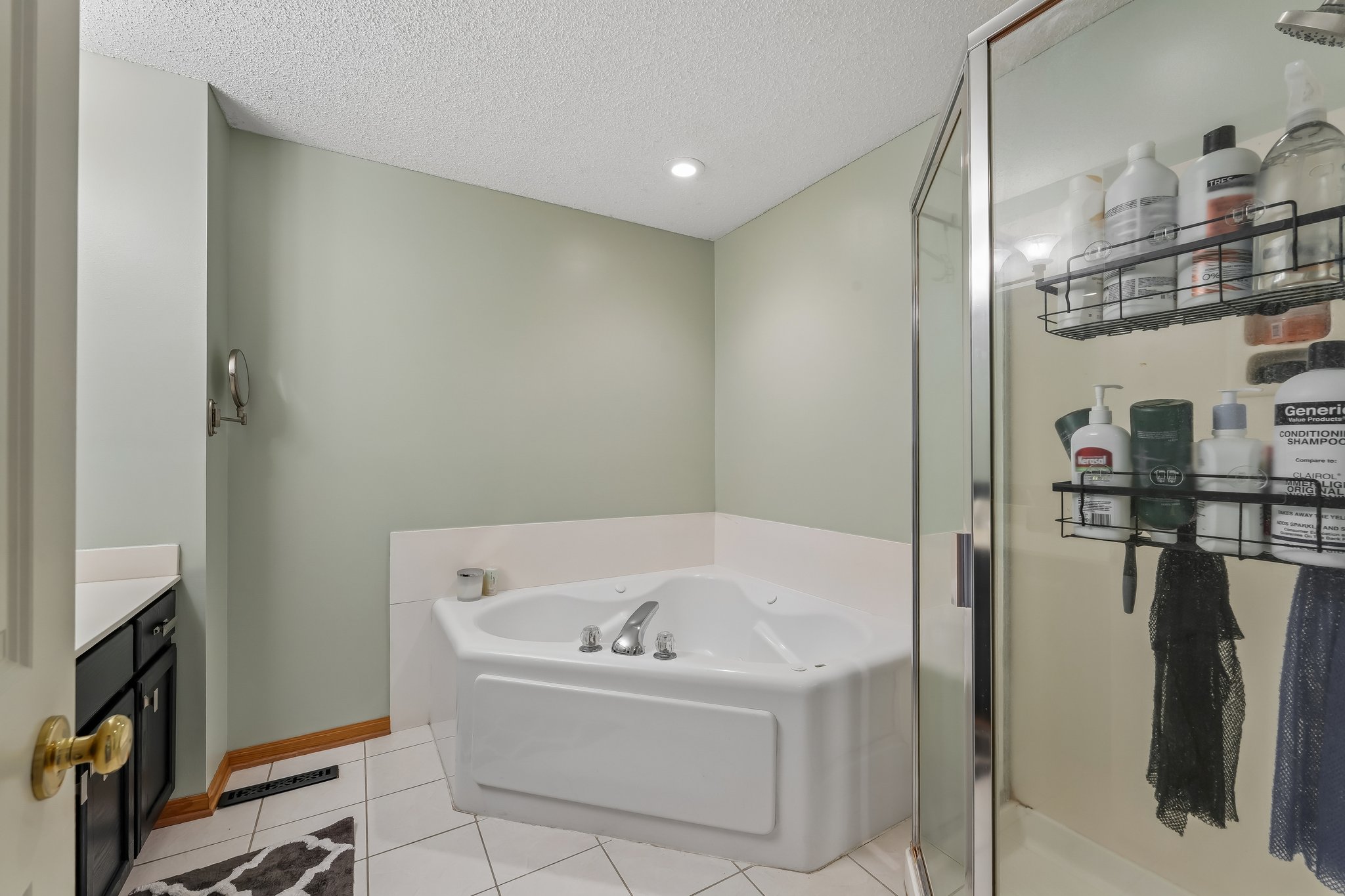 Lawndale Ln N 17-S2407-019.jpg