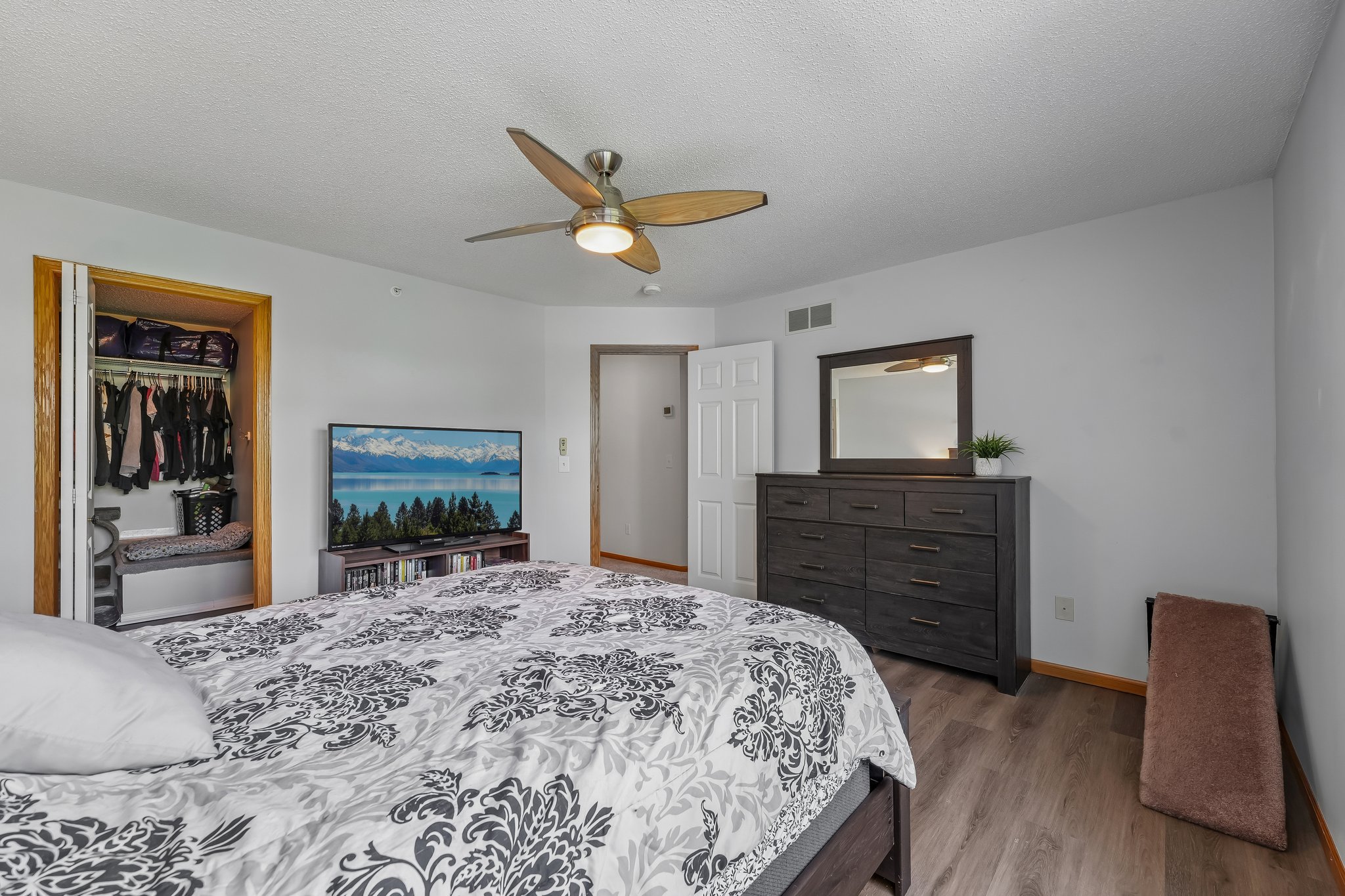 Lawndale Ln N 17-S2407-026.jpg