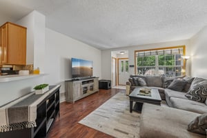 Lawndale Ln N 17-S2407-010.jpg