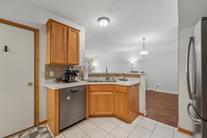 Lawndale Ln N 17-S2407-015.jpg