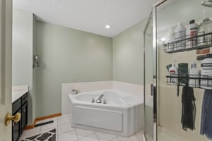 Lawndale Ln N 17-S2407-019.jpg