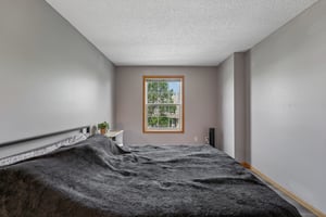 Lawndale Ln N 17-S2407-022.jpg