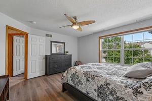 Lawndale Ln N 17-S2407-025.jpg