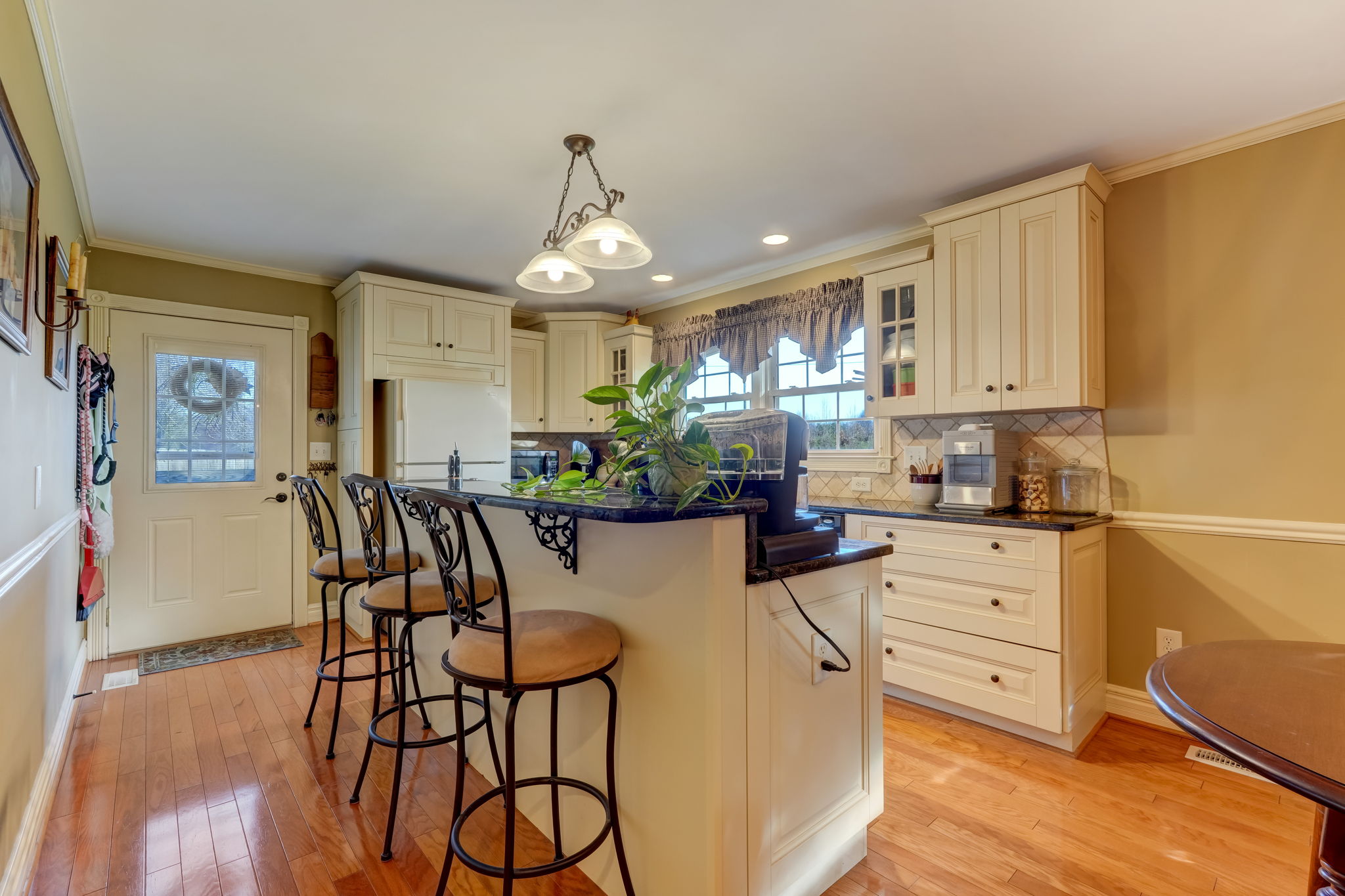 Kitchen/Breakfast Bar