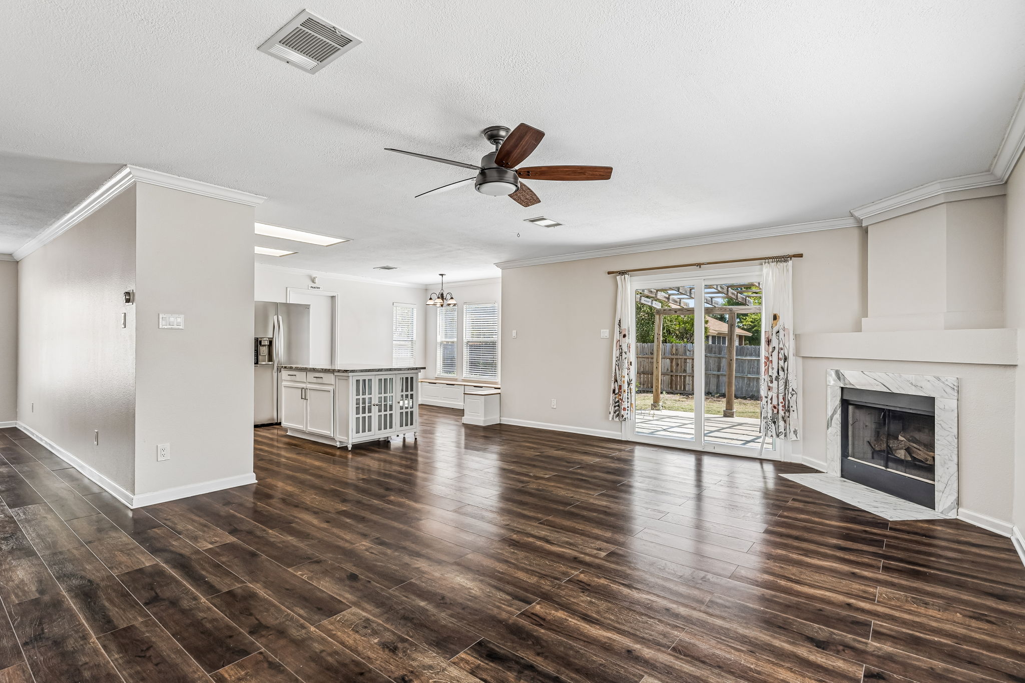 Kitchen/ Family Room