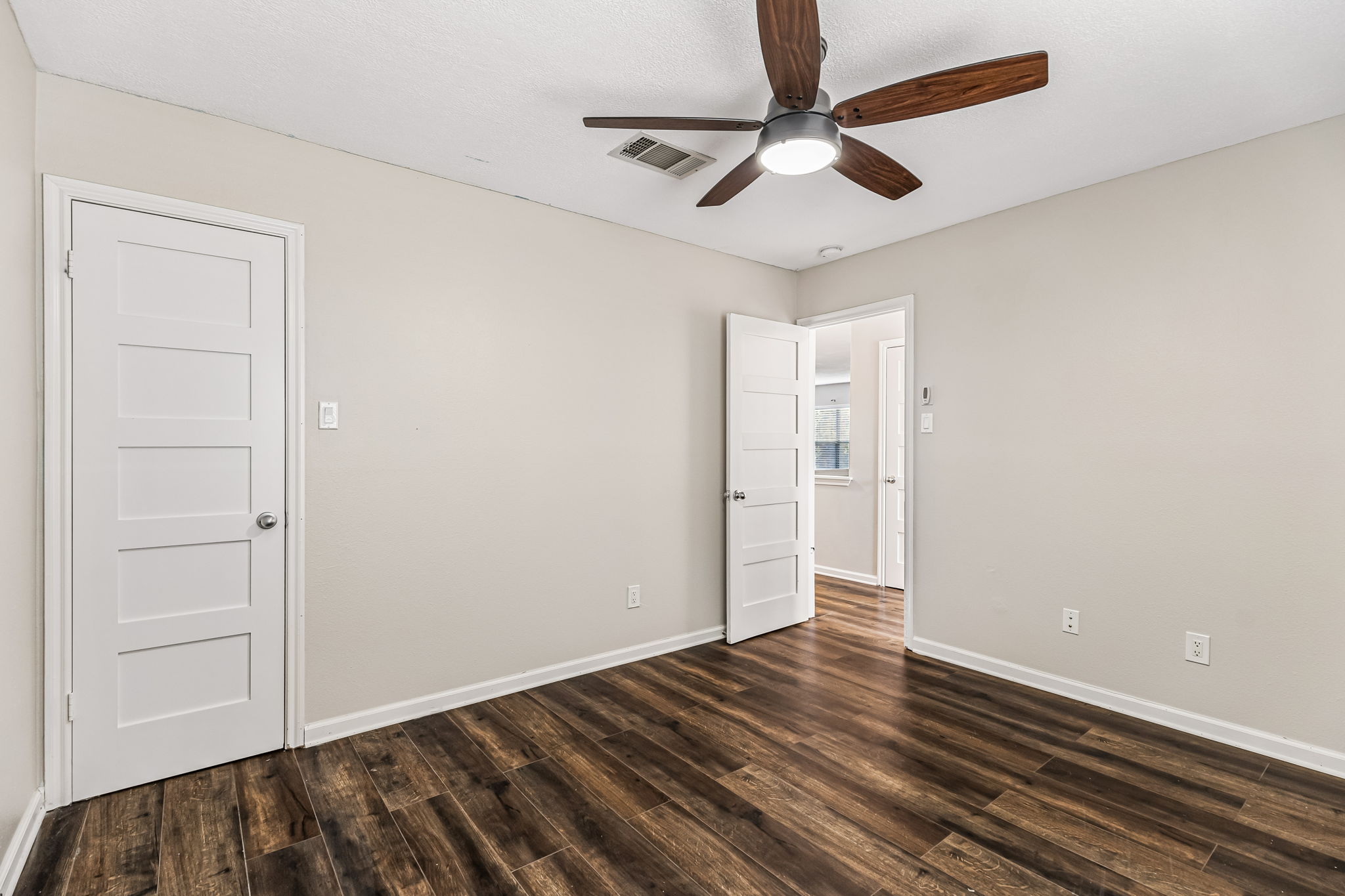 Guest bedroom #1