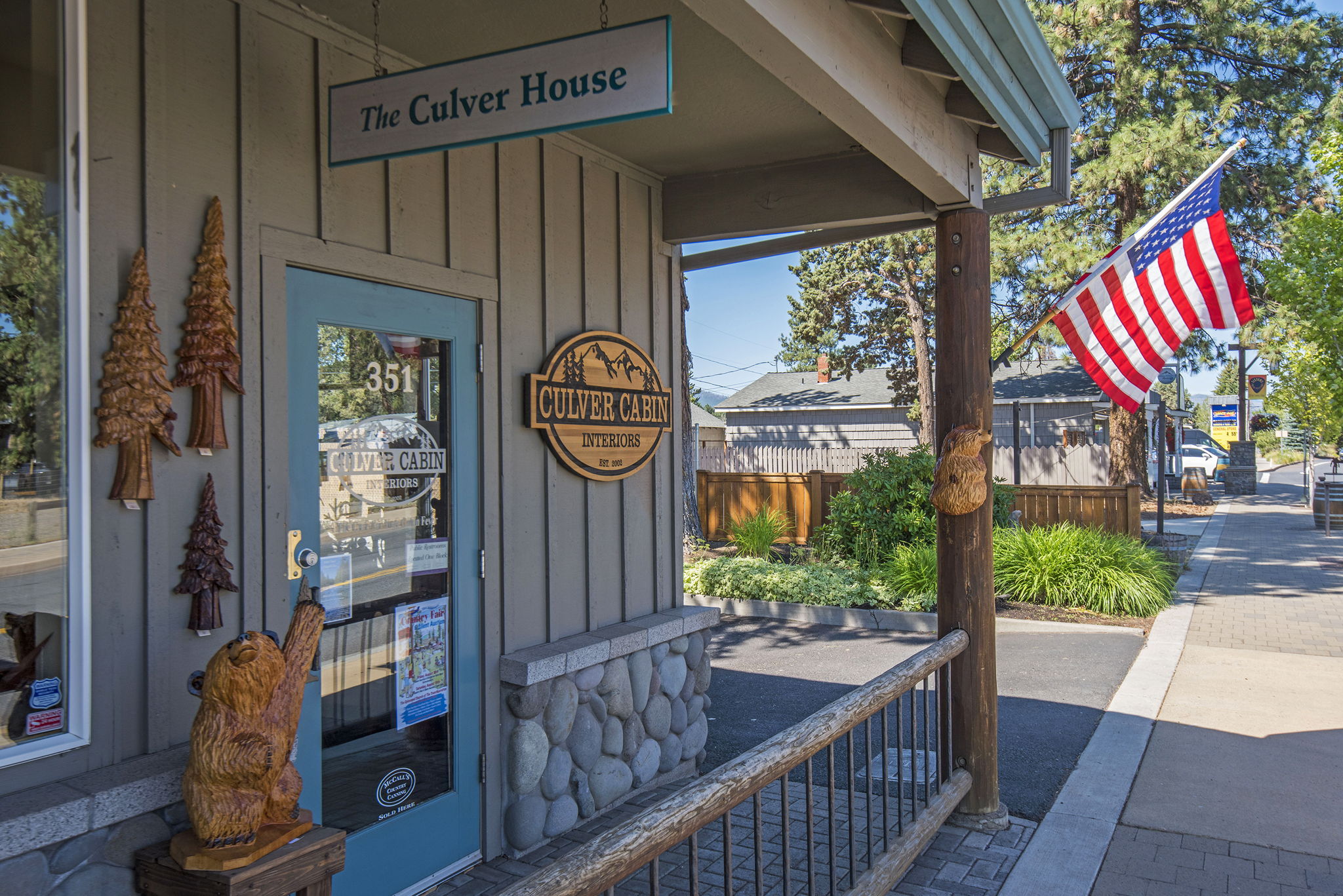 The Stitchin' Post quilt store, Deanna's Flowers and Culver Cabin. Adjacent to the renowned Stitchin' Post quilt store, High Desert Chocolates, iconic Sno-Cap drive-in, Sisters Arts District, 1 block from Sisters Coffee, and more.