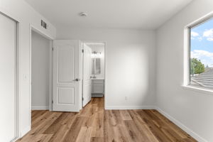  Photo 34