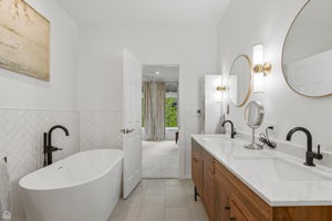 361 W Superior St - Klopas_027