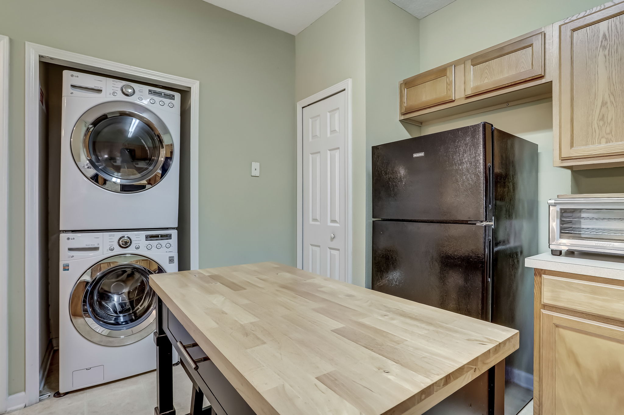 Kitchen/Laundry Area