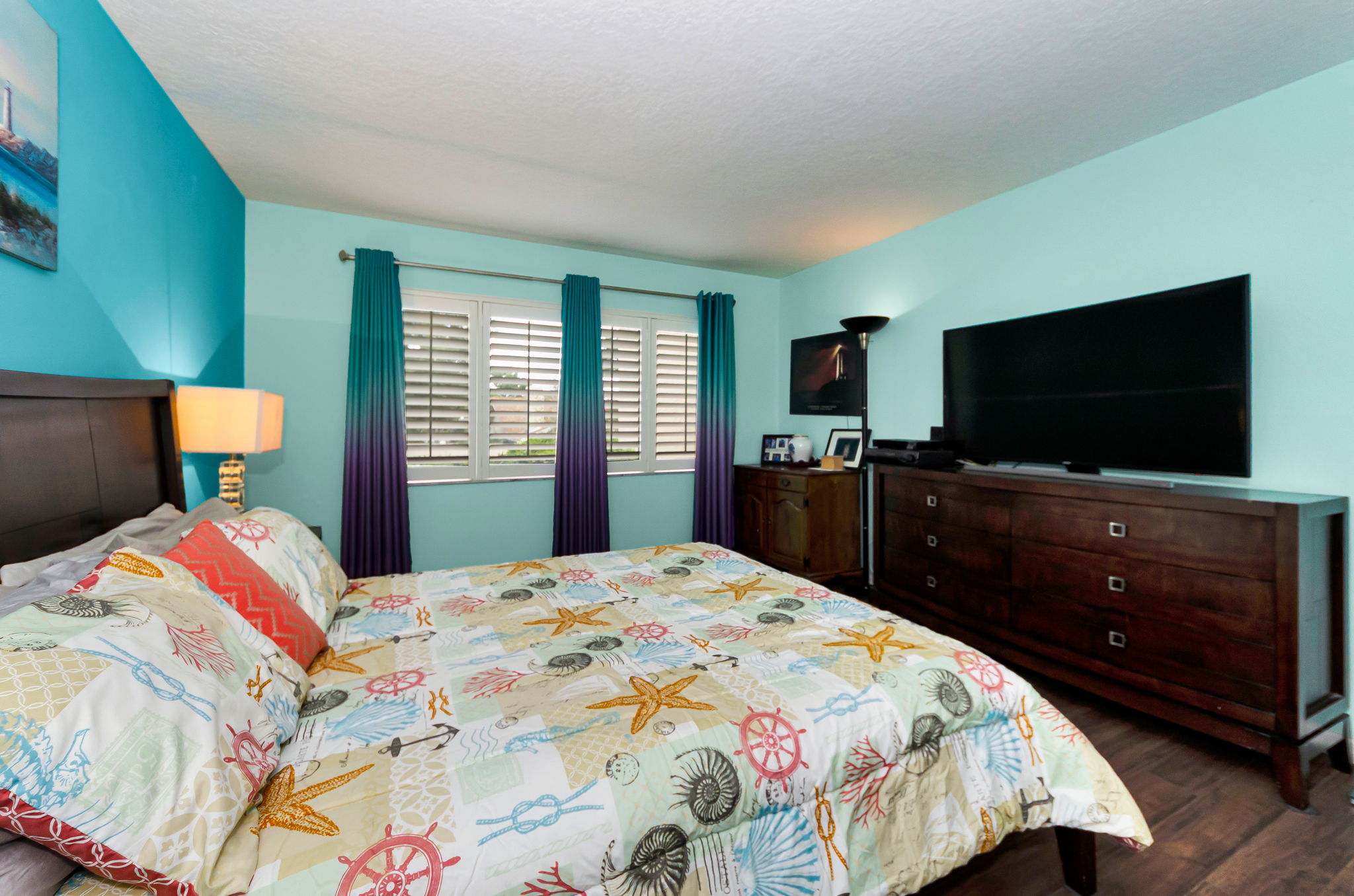 Primary Bedroom1b