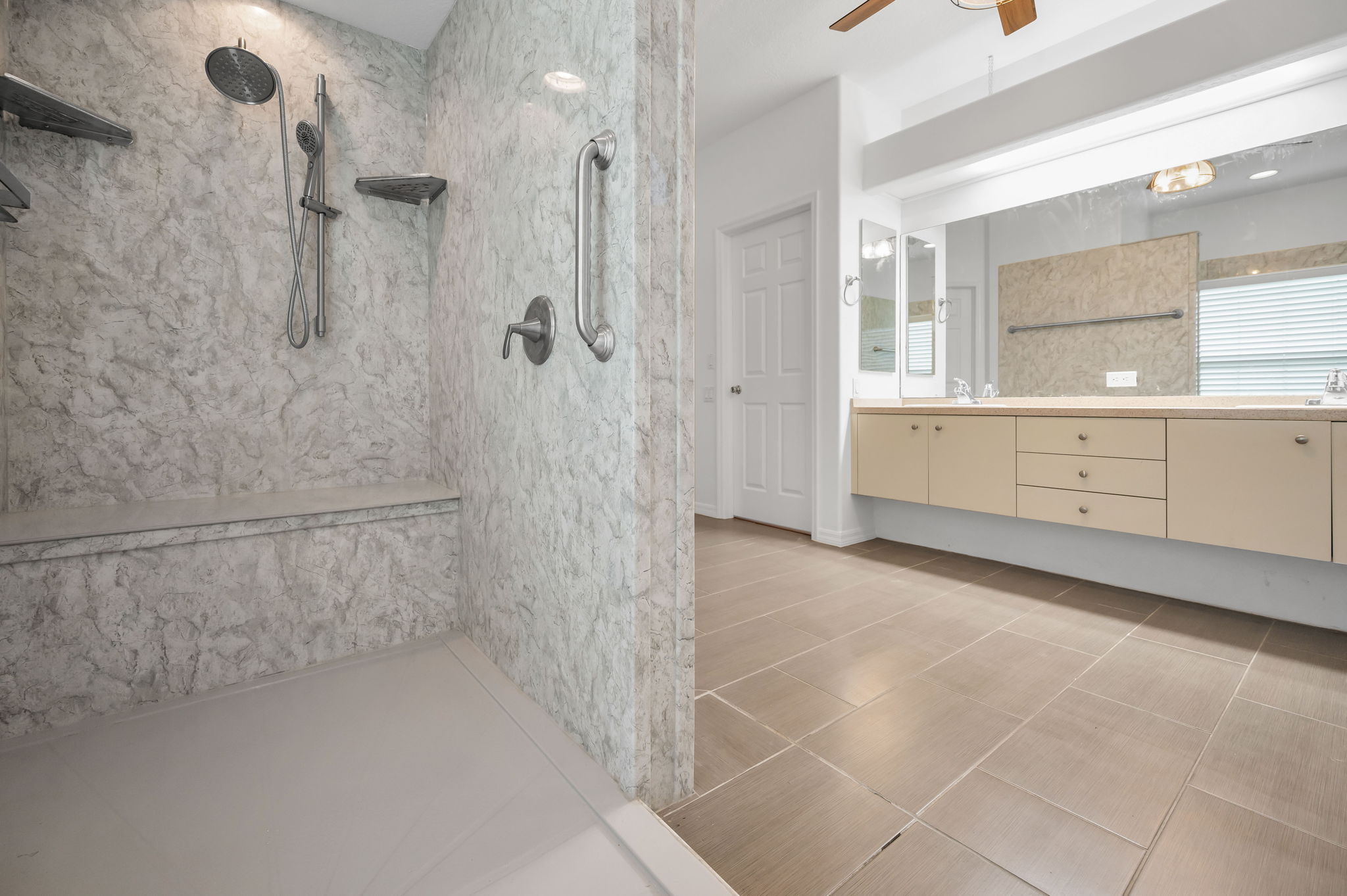 Primary Bathroom1c