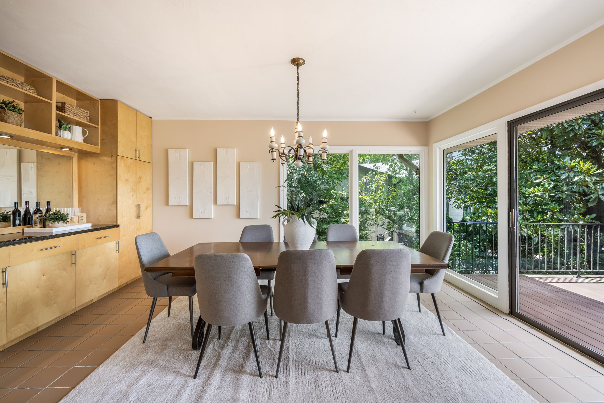 Dining Room w/built-ins & Sliding doors to deck!
