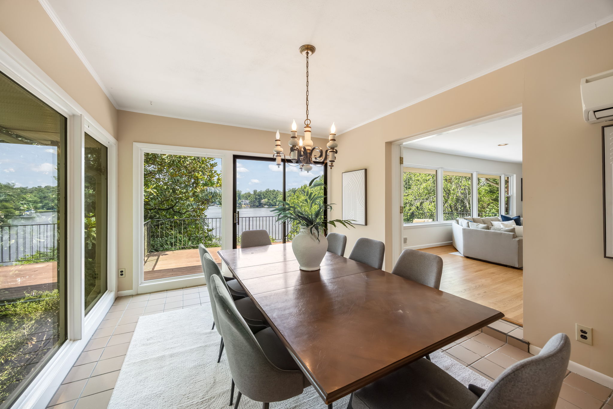 Dining Room w/built-ins & Sliding doors to deck!