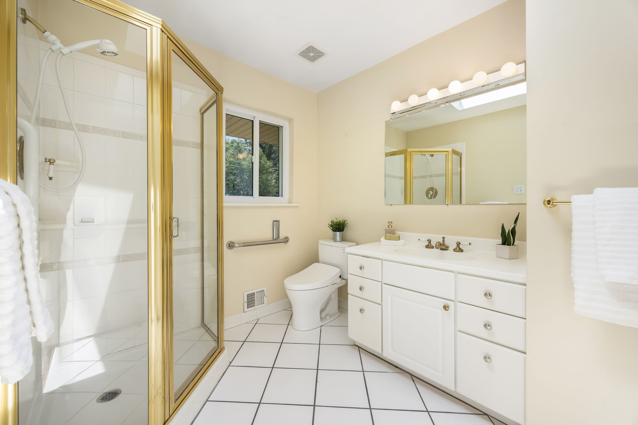 Upper level Primary Bath