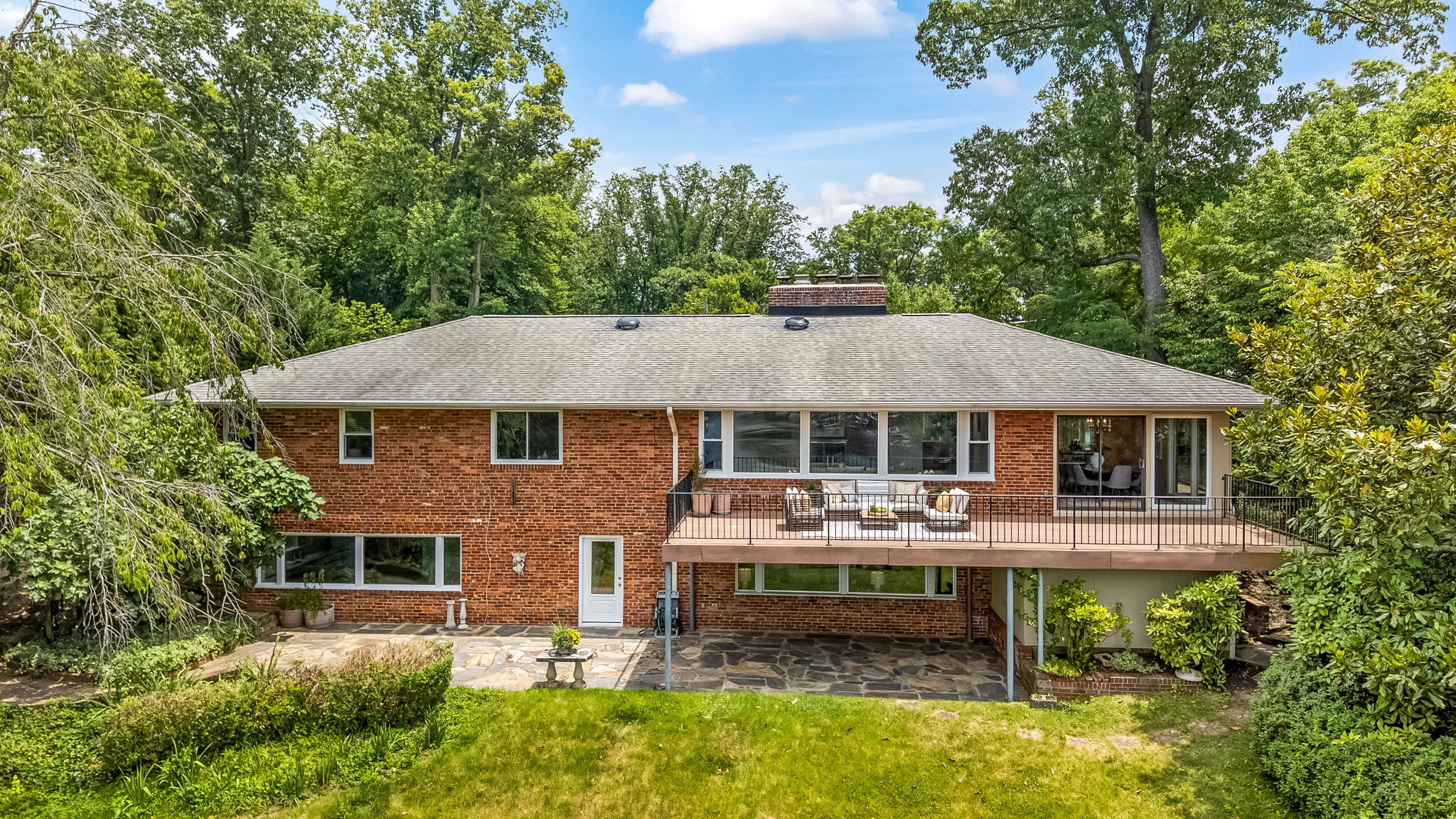 Lake Barcroft Waterfront 4BR/3BA on large lot!