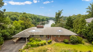 Lake Barcroft Waterfront home w/spectacular views!