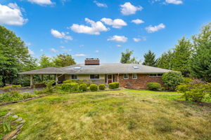Lake Barcroft Waterfront 4BR/3BA on large lot!