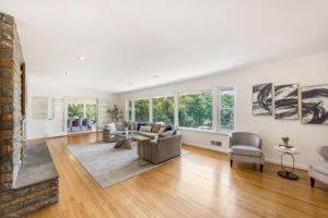 Expansive living room w/fireplace overlooks lake