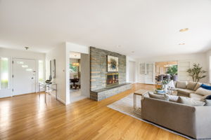 Expansive living room w/fireplace overlooks lake
