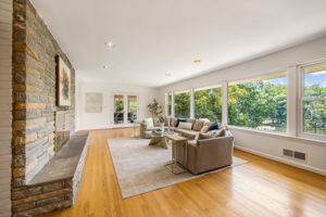 Expansive living room w/fireplace overlooks lake