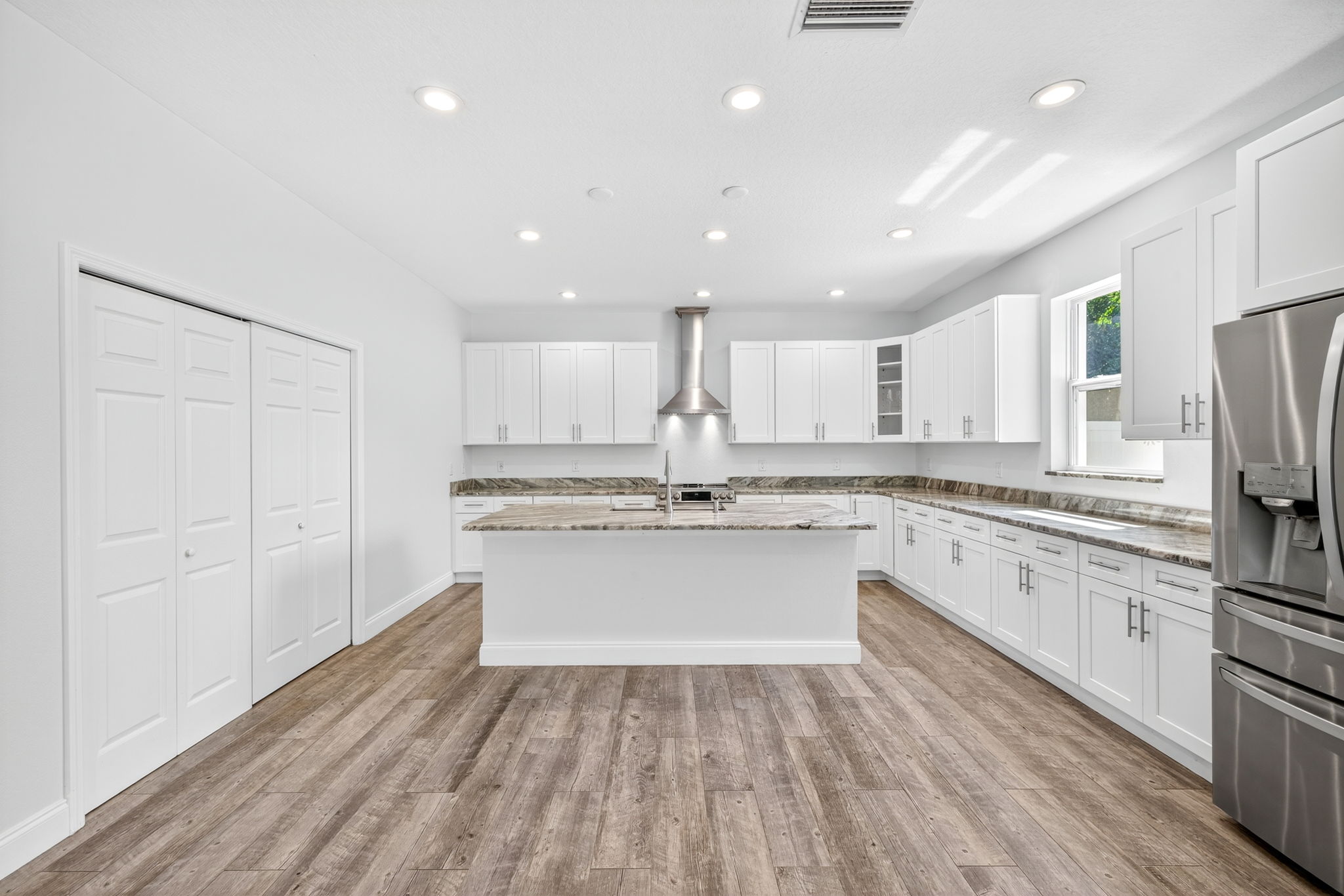 Breakfast Bar 1 of 2