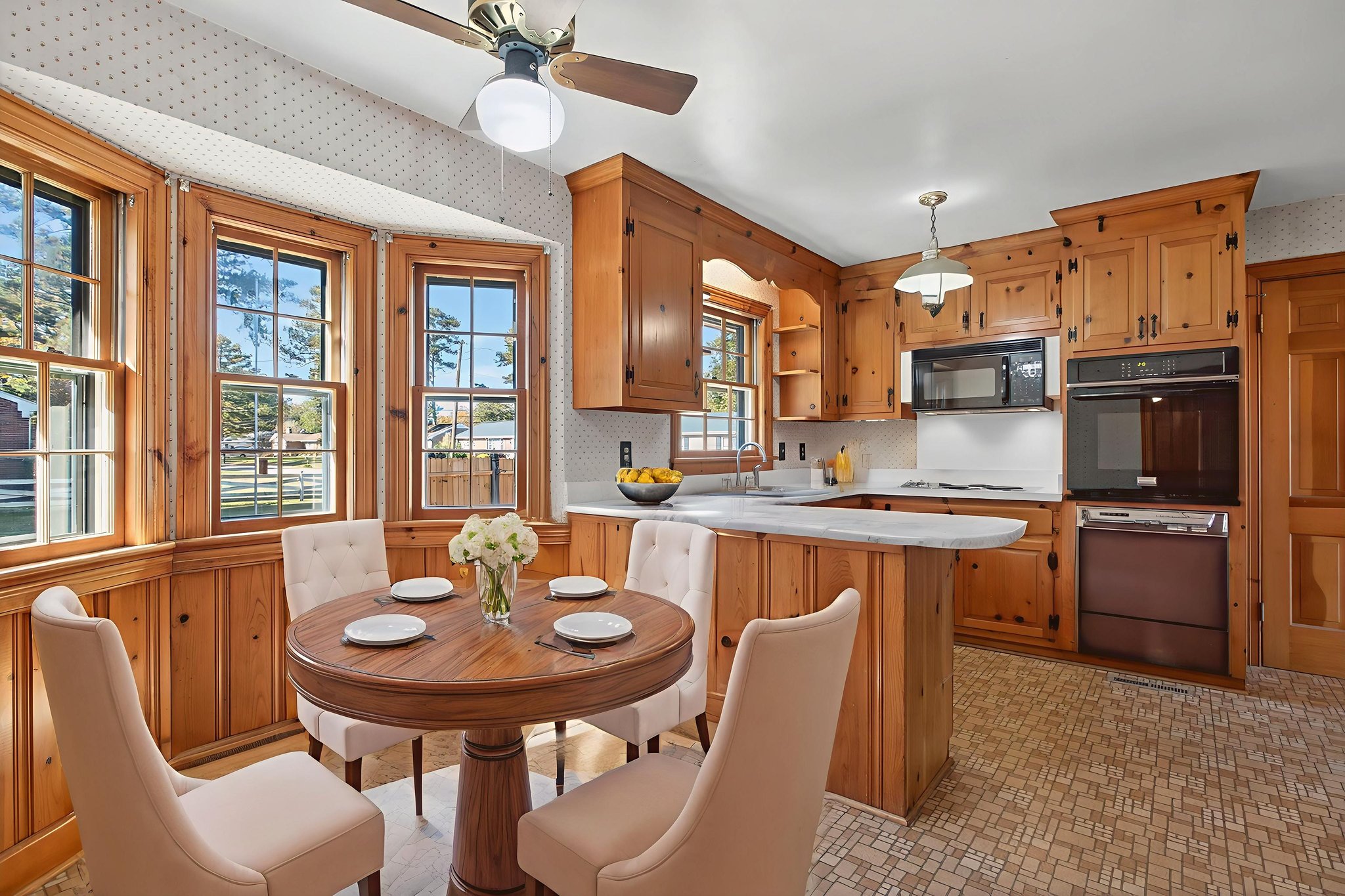 020A8384 virtually staged.jpeg