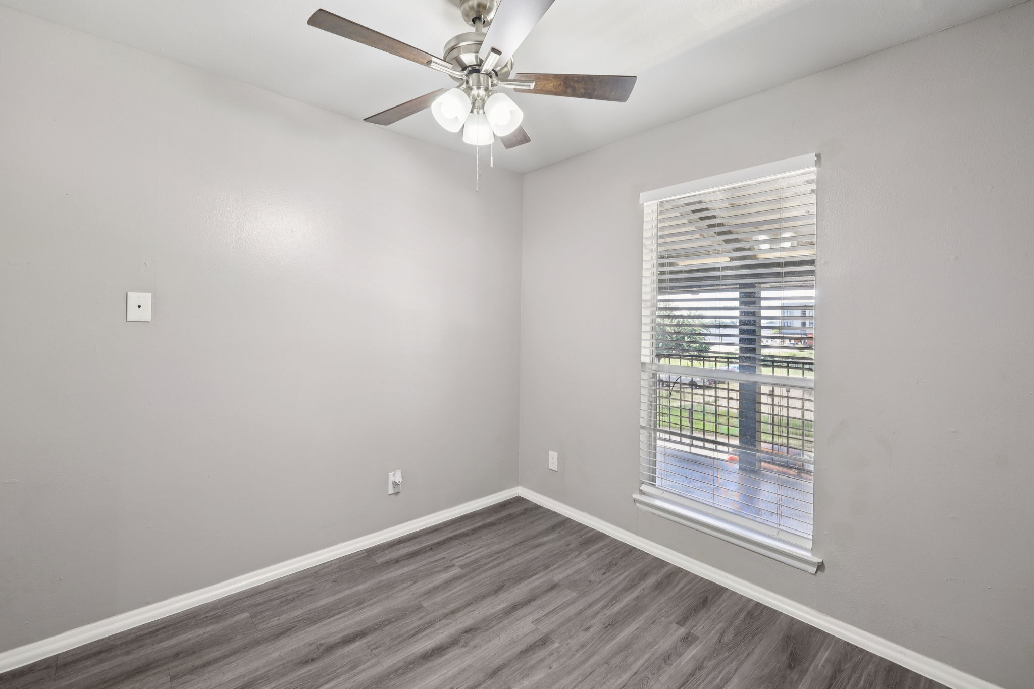 Dexter Ave - Unit B23 - 011