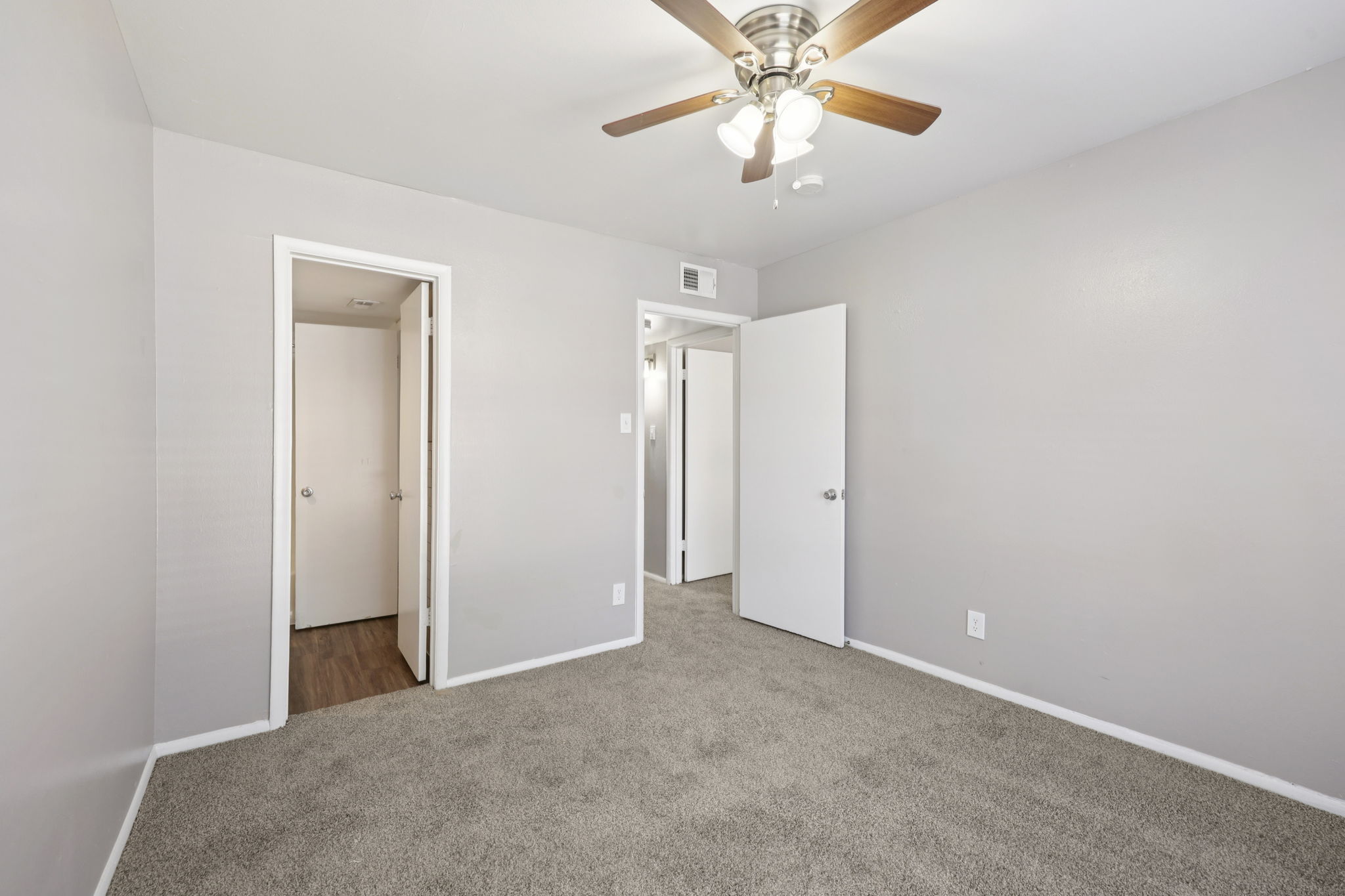 Dexter Ave - Unit B23 - 015