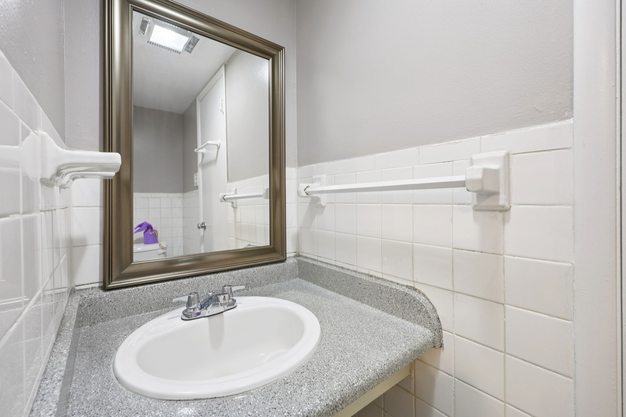 Dexter Ave - Unit B23 - 017