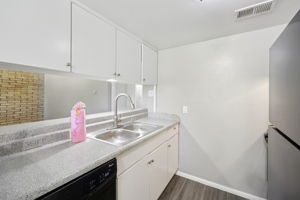 Dexter Ave - Unit B23 - 009